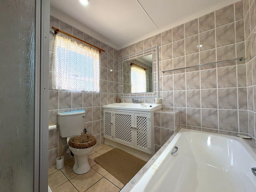 3 Bedroom Property for Sale in Stilbaai Western Cape